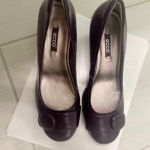 Ecco Eggplant patent shoes 38/7-7.5 US